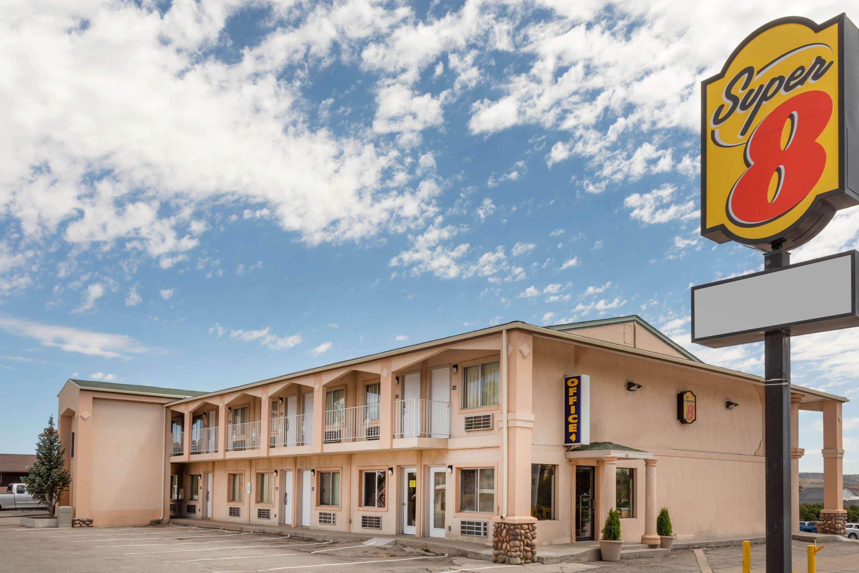 Super 8 By Wyndham Evanston Exterior foto