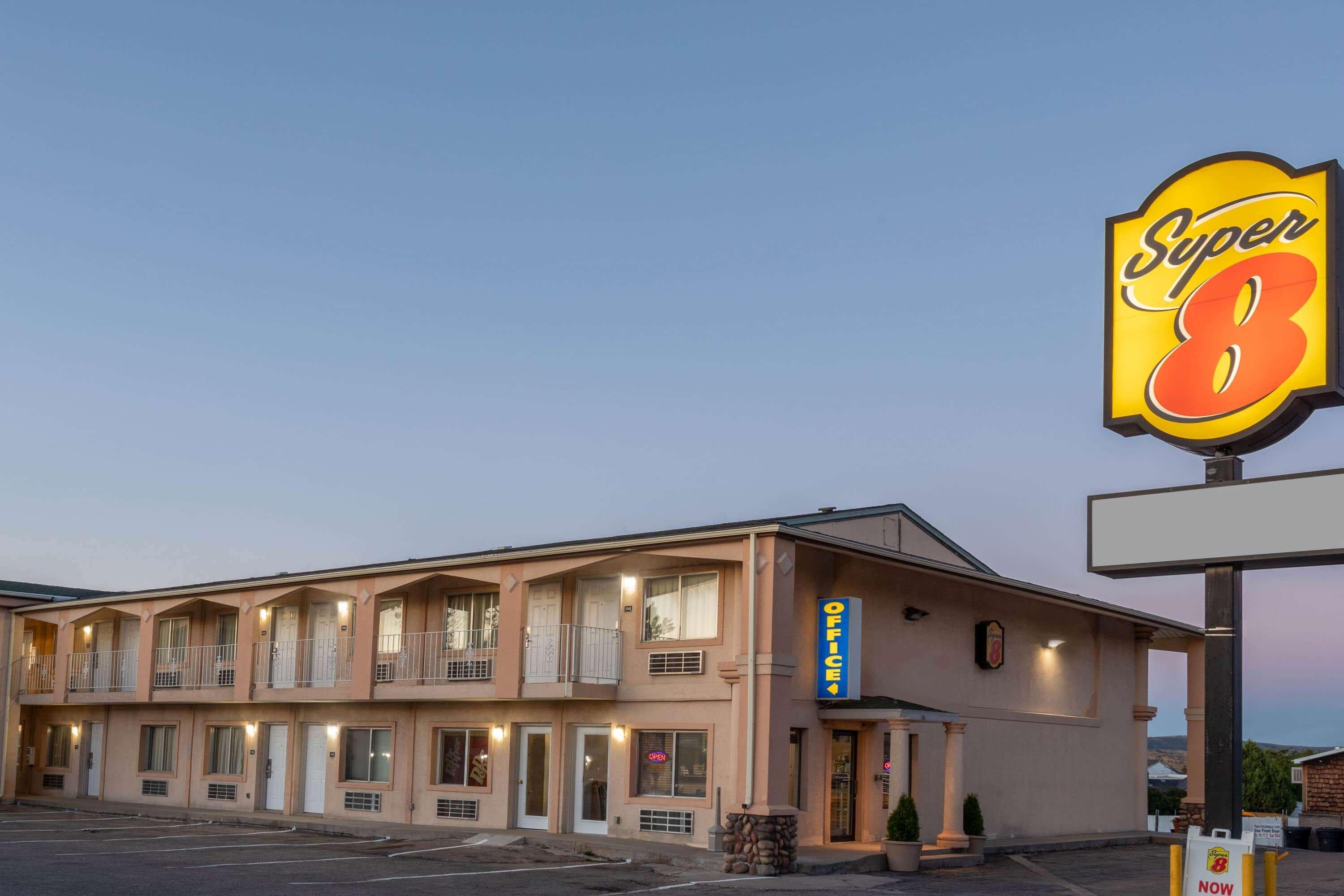 Super 8 By Wyndham Evanston Exterior foto